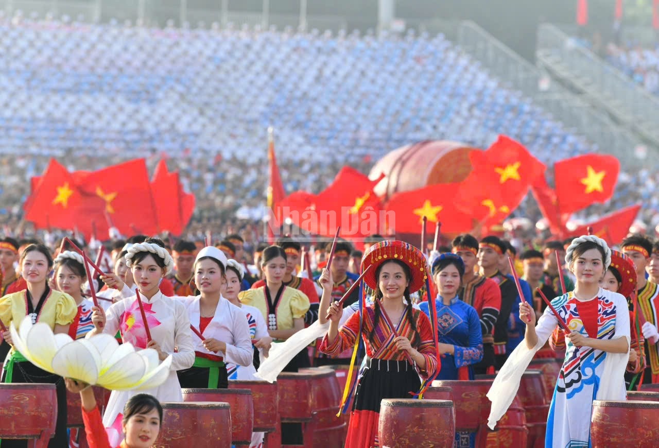 ndo_c_bieu-dien-van-nghe-4.jpg