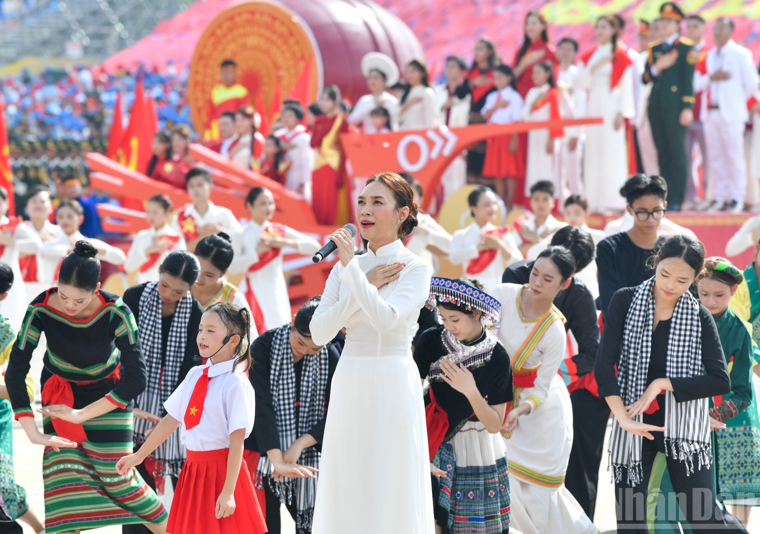 Ca sĩ Mỹ Tâm trình bày một ca khúc tại chương trình. ndo_br_dsc-7923.jpg