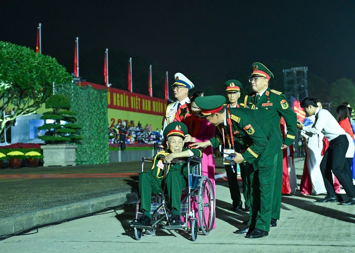 (Ảnh: DUY LINH) anh-hung-la-van-cau-1.jpg