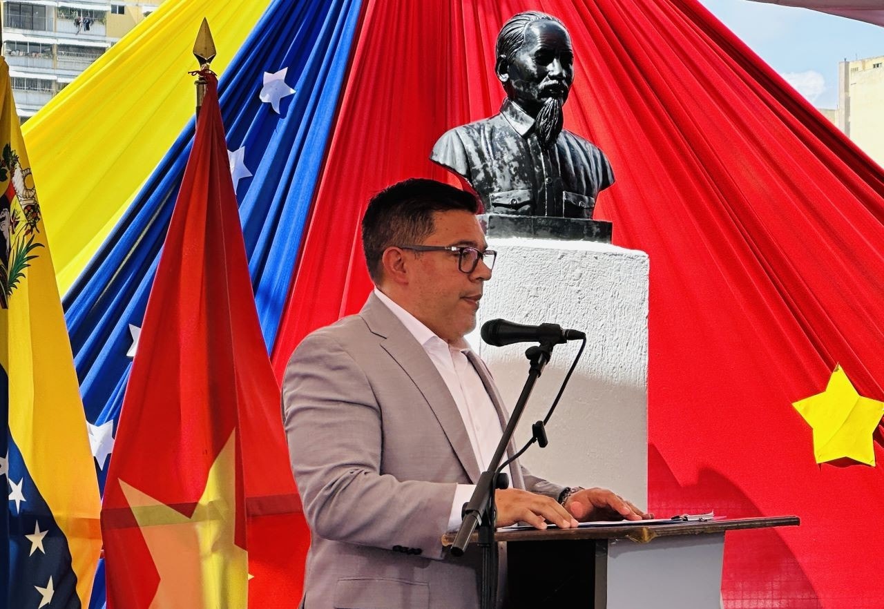 uy-vien-bct-truong-ban-dan-van-tw-dang-psuv-chu-tich-thanh-pho-caracas-nahum-fernandez-phat-bieu.jpg