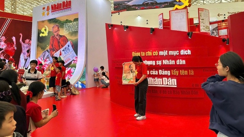 Triển lãm mang đến nhiều góc check-in độc đáo cho người tham quan. (Ảnh: KIM LĨNH) check-in-5277.jpg