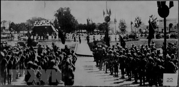 Ngày 2/9/1945, đông đảo nhân dân tập trung tại Quảng trường Ba Đình nghe Chủ tịch Hồ Chí Minh đọc Tuyên ngôn Độc lập. (Ảnh tư liệu: TTXVN) anhtulieu.jpg