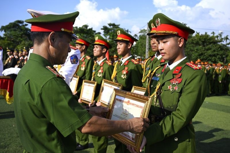 Trao thưởng các lực lượng Công an nhân dân tham gia diễu binh, diễu hành sự kiện A80. 2.jpg