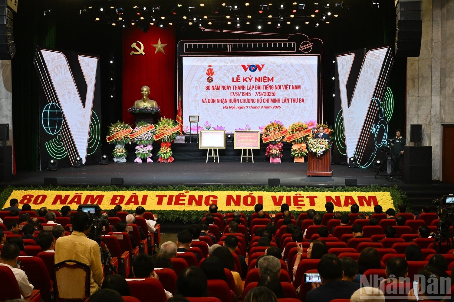 Quang cảnh buổi lễ. (Ảnh: TRẦN HẢI) ndo_br_b9.jpg