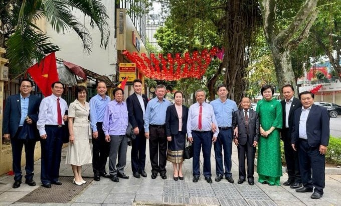 Lãnh đạo Liên hiệp các tổ chức hữu nghị Việt Nam tiếp các thành viên Đoàn đại biểu Hội Hữu nghị Lào-Việt Nam sang dự Lễ kỷ niệm 80 năm Quốc khánh Việt Nam. (Ảnh: HAUFO) doan-lao.jpg