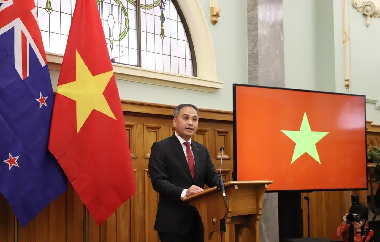 Đại sứ Việt Nam tại New Zealand Phan Minh Giang phát biểu tại lễ kỷ niệm. giangpb.jpg