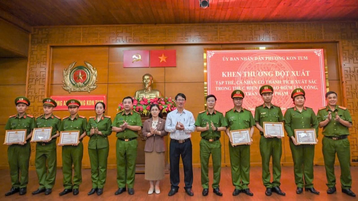 khen-thuong-cong-an-phuong-kon-tum.jpg