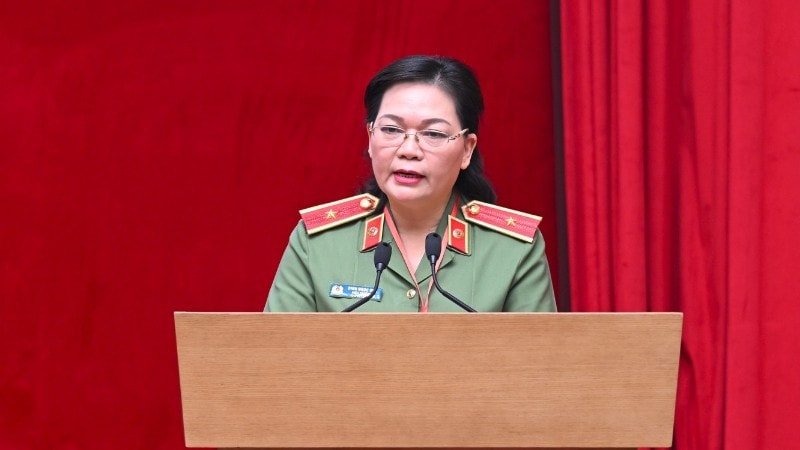 Phó Giáo sư, Tiến sĩ Thiếu tướng Đinh Ngọc Hoa, Hiệu trưởng Trường cao đẳng An ninh nhân dân I điều hành phiên thảo luận tại hội thảo. 3-2355-680.jpg