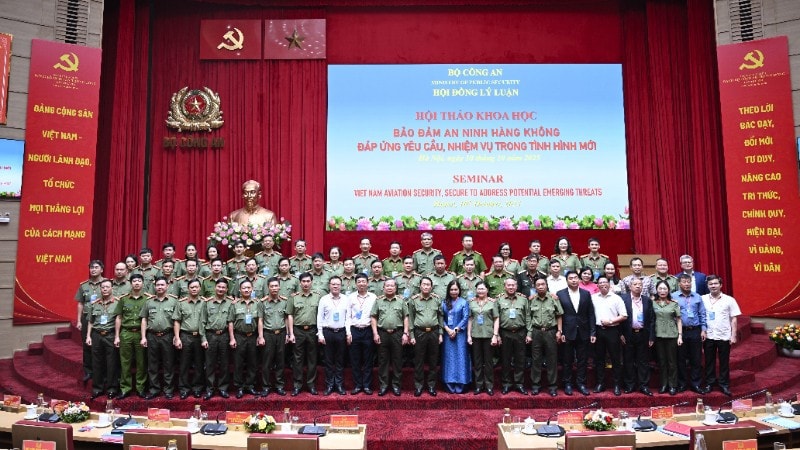 Các đại biểu tham dự hội thảo. 2-8077-7243.jpg