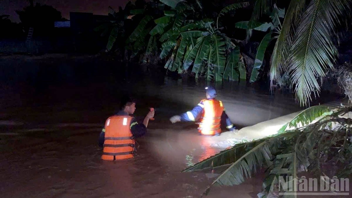 Lực lượng chức năng triển khai công tác cứu nạn, cứu hộ. ndo_br_3.jpg