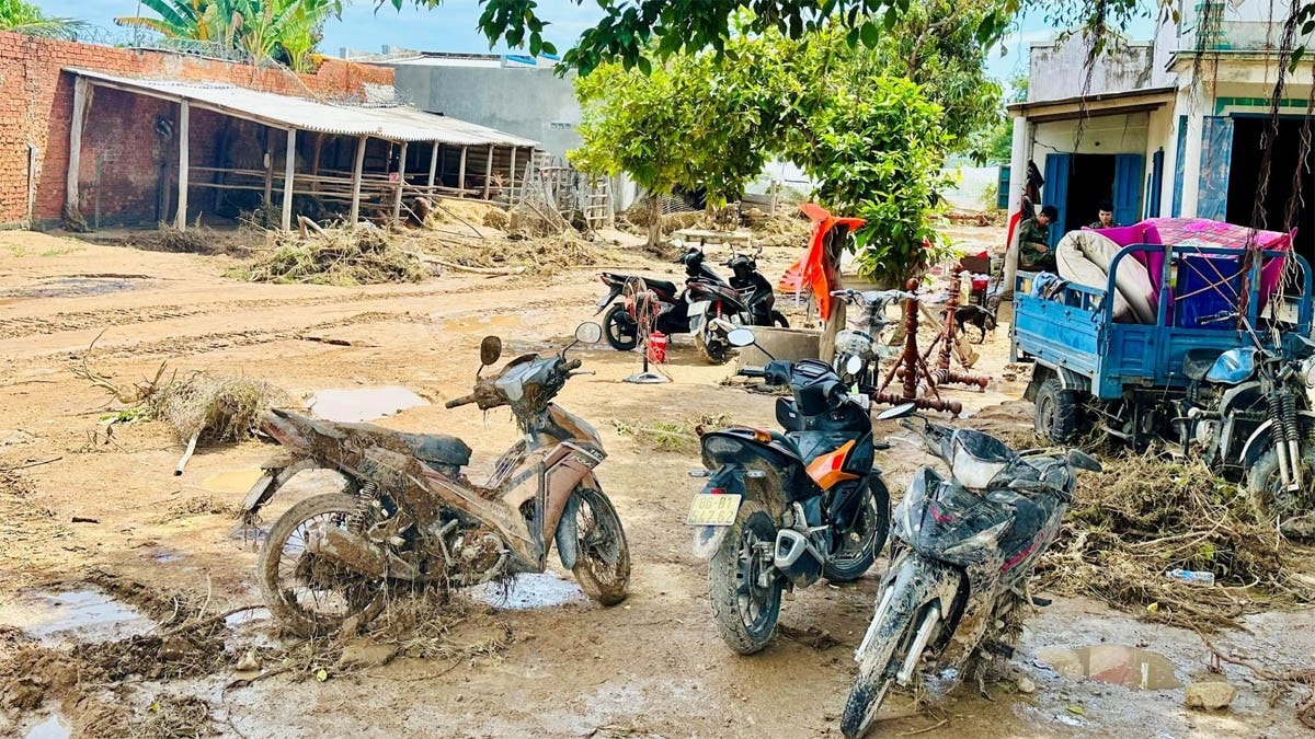 Hiện trường sau khi lũ rút. 6.jpg