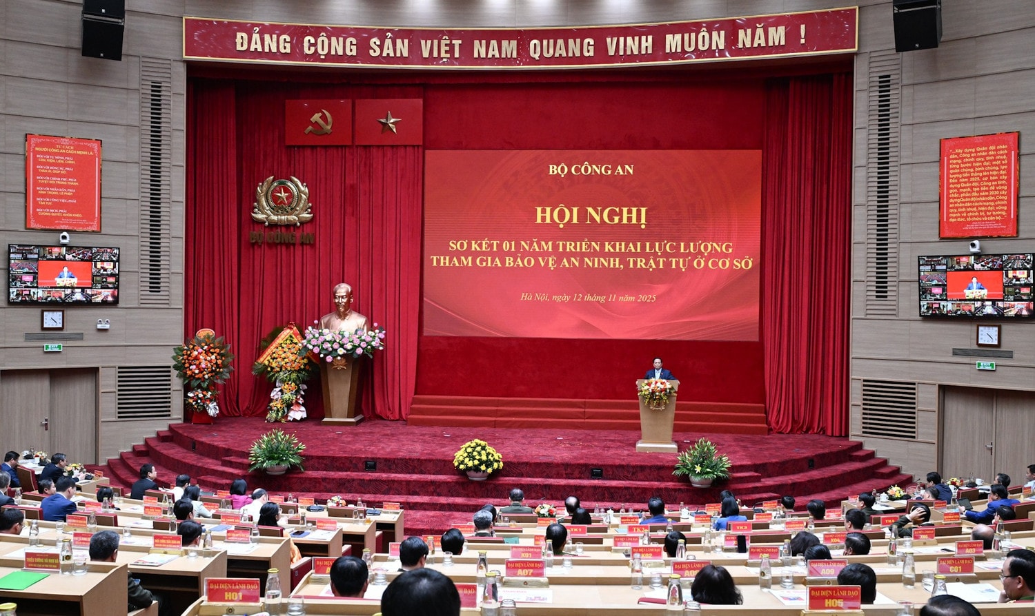 Hội nghị được tổ chức trực tiếp tại Hà Nội, trực tuyến tới điểm cầu Công an các tỉnh, thành phố và Công an các xã, phường, đặc khu trong toàn quốc. dsc-2652.jpg