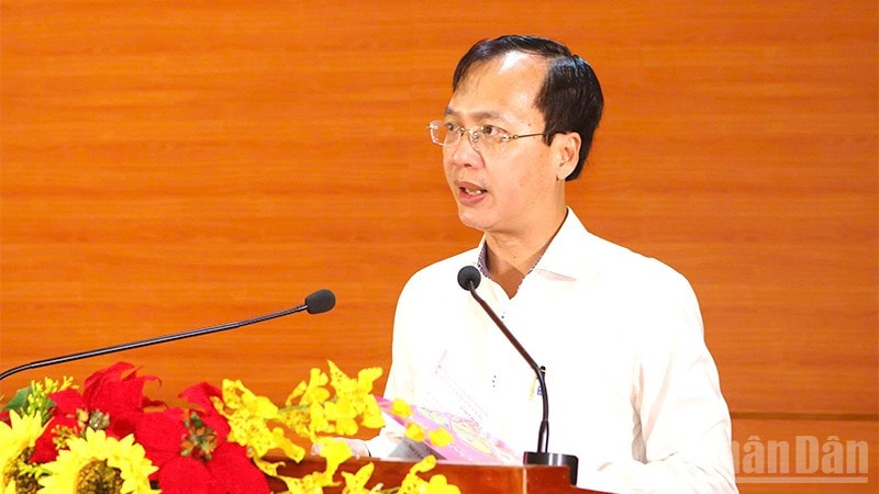 Chủ tịch Ủy ban nhân dân tỉnh Đồng Tháp Trần Trí Quang phát biểu chỉ đạo hội nghị. ndo_br_sk1.jpg