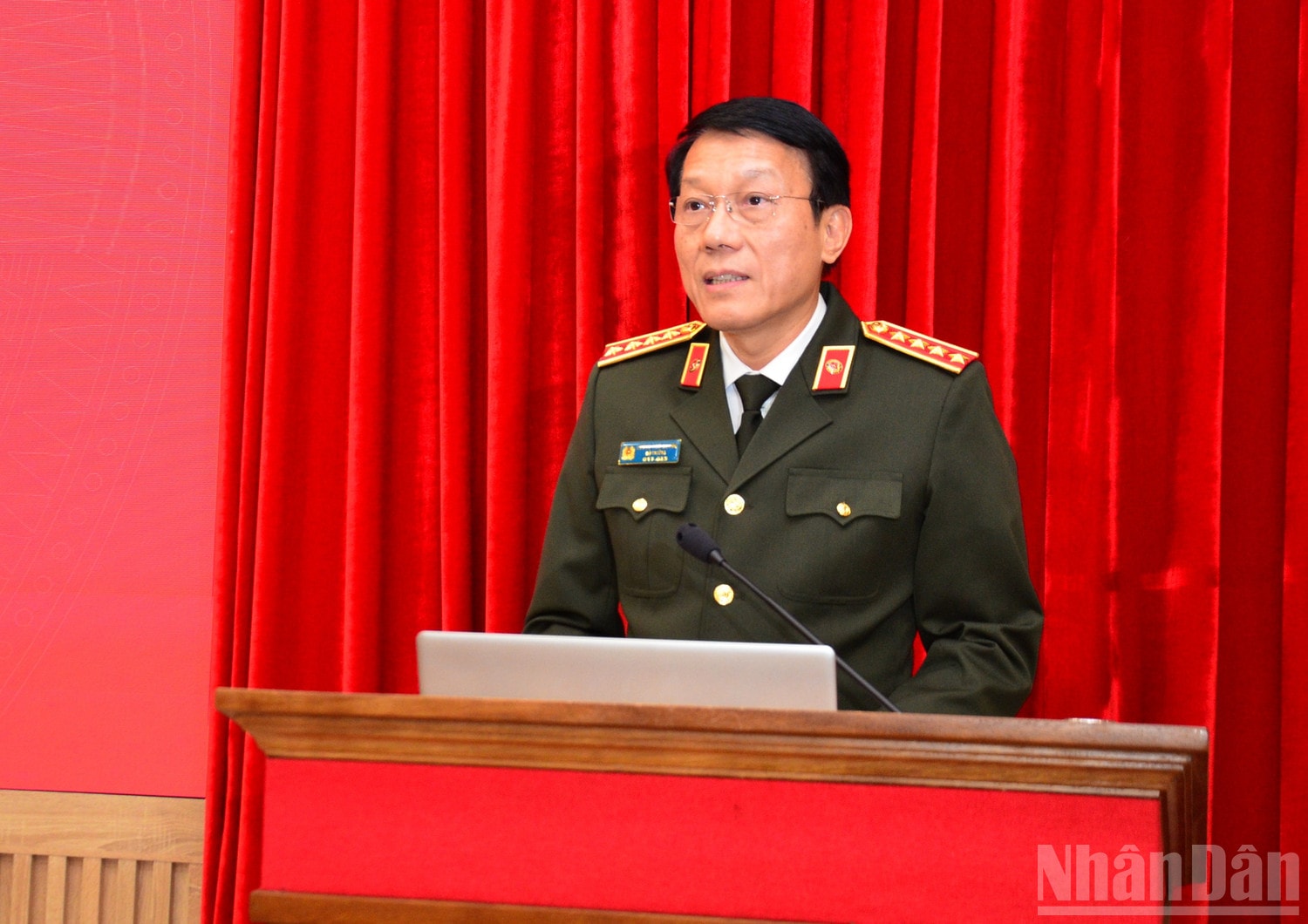 Đại tướng Lương Tam Quang, Ủy viên Bộ Chính trị, Bí thư Đảng ủy Công an Trung ương, Bộ trưởng Công an phát biểu kết luận hội thảo. (Ảnh: PHẠM CƯỜNG) ndo_br_dai-tuong-luong-tam-quang.jpg