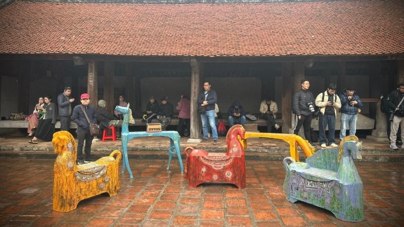 Không khí sôi động từ sức hút của các tác phẩm sơn mài mang chủ đề ngựa. 619897244-2336302333534927-5080081242933111085-n-7640.jpg