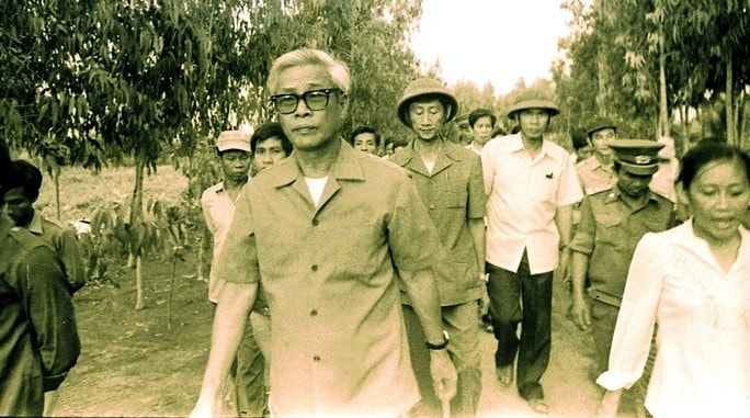 Bí thư Thành ủy TP Hồ Chí Minh Võ Văn Kiệt đi thực tế nông trường năm 1979. Ảnh tư liệu Bí thư Thành ủy TP Hồ Chí Minh Võ Văn Kiệt đi thực tế nông trường năm 1979. Ảnh tư liệu