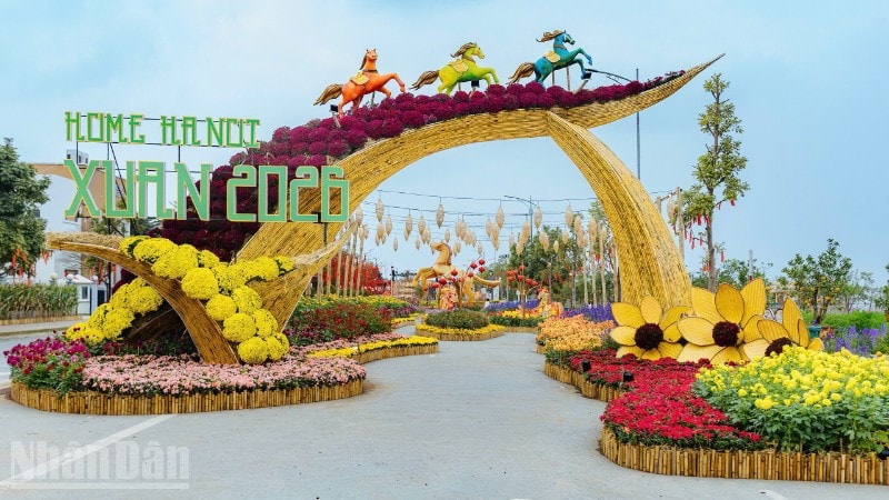 Đường hoa Home Hanoi Xuan 2026 mở ra một không gian văn hóa mùa xuân giàu bản sắc, nơi các giá trị truyền thống của Tết Việt.
