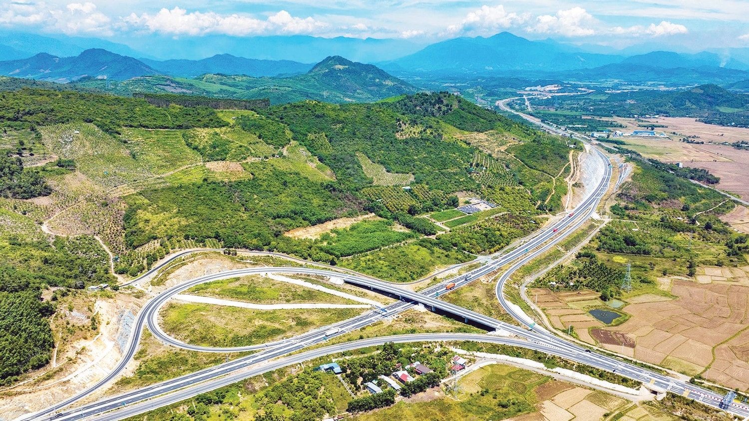 Cao tốc Vân Phong-Nha Trang. (Ảnh: HOÀNG HÀ) w-nha-trang-van-phong-4-2092-1.jpg