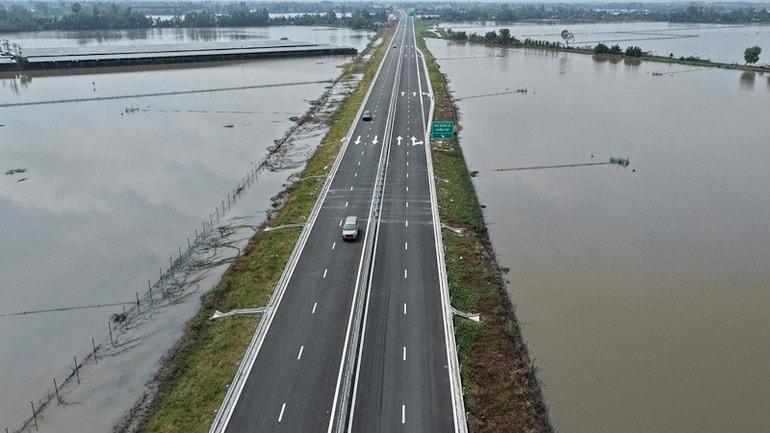 Đoạn cao tốc thành phần Cần Thơ-Hậu Giang đã hoàn chỉnh và đưa vào khai thác ngày 20/12. (Ảnh: THANH TÂM) doan-cao-toc-thanh-phan-can-tho-hau-giang-da-hoan-chinh-va-dua-vao-khai-thac.jpg