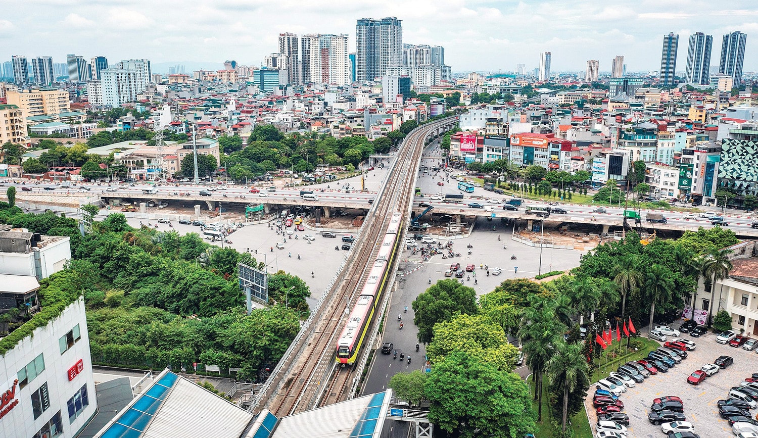 Hệ thống đường sắt đô thị (Metro) đã trở thành một biểu tượng hiện đại mới cho sự phát triển của Thủ đô Hà Nội. dji-0227.jpg