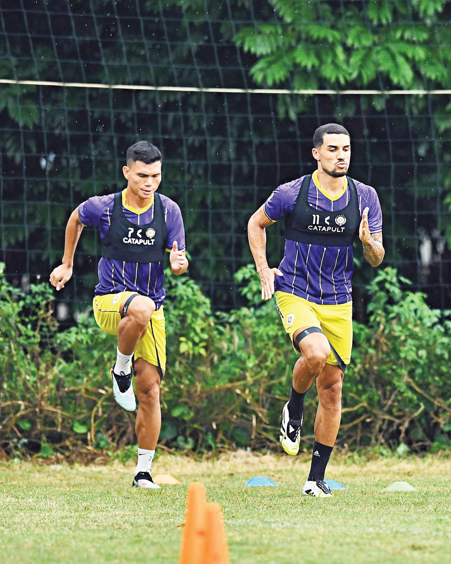 Chiếc áo GPS Gilet thu thập dữ liệu để phân tích hiệu suất cá nhân. (Ảnh: HNFC) anh-hnfc.jpg