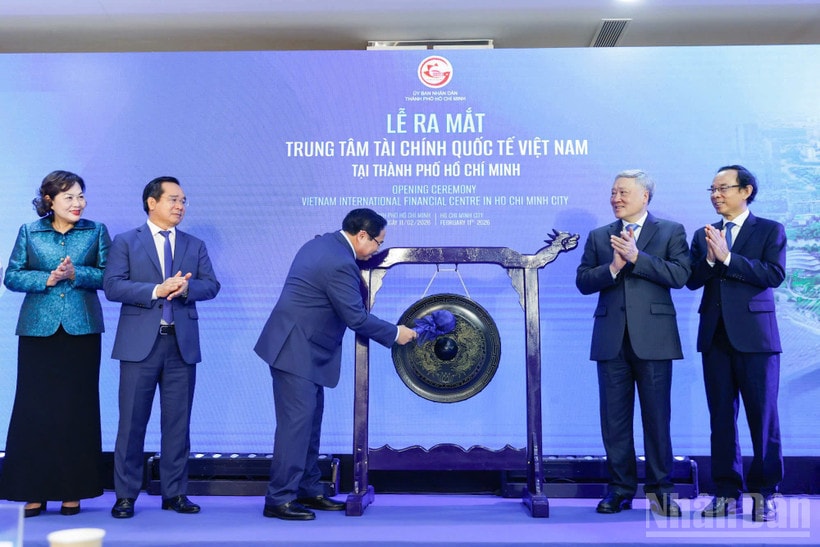 Việt Nam vươn mình trên bản đồ tài chính toàn cầu.