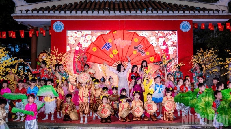 Cô trò Trường mầm non Ngọc Lan gửi mùa xuân ấm áp bình yên đến mọi nhà. ndo_br_8-8386.jpg