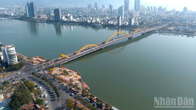 Mùa xuân bình yên bên sông Hàn-Đà Nẵng. ndo_br_9-3408.jpg