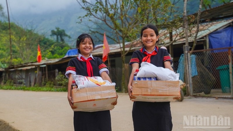 Niềm vui thơ trẻ của học sinh xã vùng núi Trà Vân, Đà Nẵng. ndo_br_12-2-1214.jpg