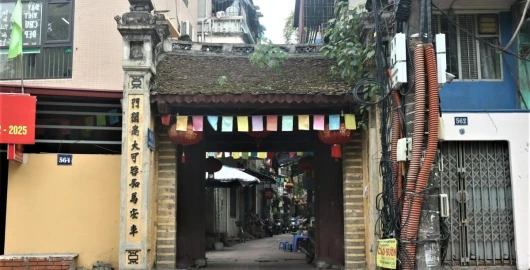 Cung xuân chếnh choàng tơ sen