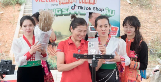 Những nông dân vượt qua tận khổ để dẫn dắt cộng đồng