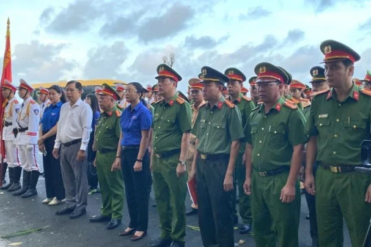 Truy tặng Huân chương bảo vệ Tổ quốc và Huy hiệu “Tuổi trẻ dũng cảm” cho chiến sĩ Cảnh sát hy sinh khi thực hiện nhiệm vụ