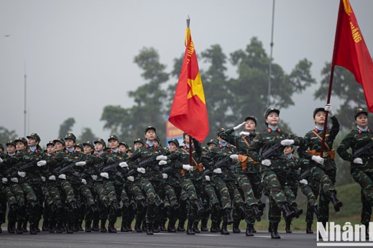 [Ảnh] Hợp luyện diễu binh, diễu hành kỷ niệm 50 năm Ngày Giải phóng miền nam, thống nhất đất nước