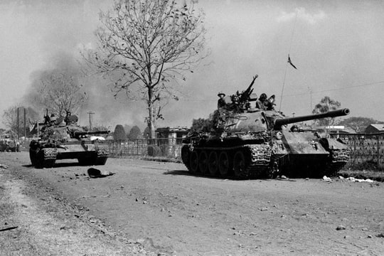 Ngày 17/3/1975: Ta chiếm sở chỉ huy Trung đoàn 53 của địch ở Buôn Ma Thuột, giải phóng thị xã Kon Tum và Pleiku