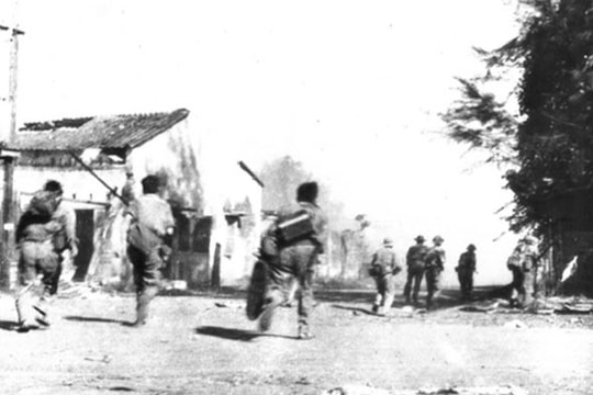 [Quiz] Sự kiện lịch sử nào dưới đây được ví như “đòn trinh sát chiến lược”?