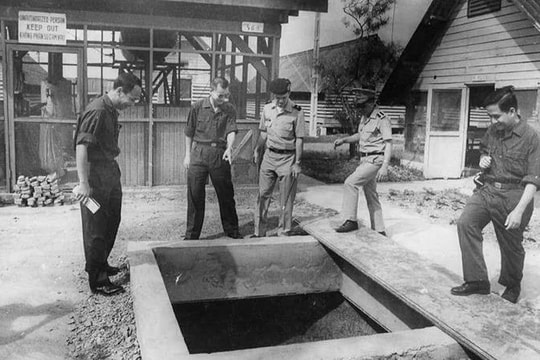 Nơi mặt trận không tiếng súng