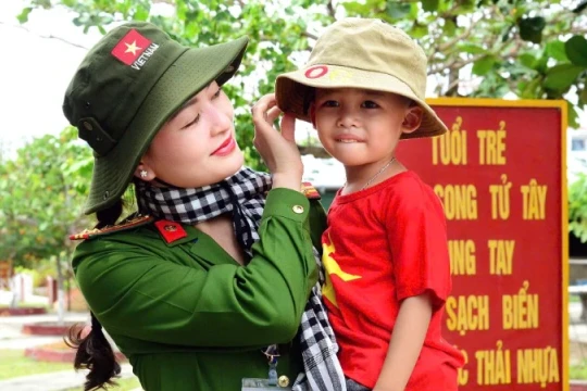 Chiến sĩ cảnh sát nhân dân đến với Trường Sa