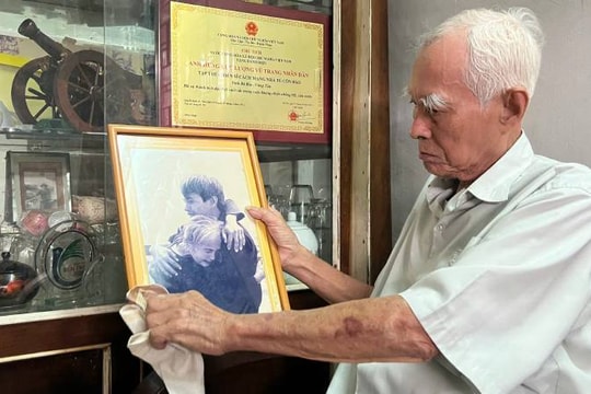 Người tử tù Côn Đảo kể chuyện bức ảnh “Ngày hội ngộ”