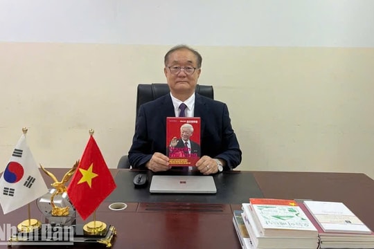 Đại thắng mùa Xuân năm 1975 của quân và dân Việt Nam là sự kiện lịch sử vĩ đại