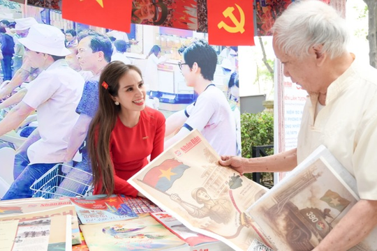 Báo Nhân Dân hòa mình cùng những ngày tháng lịch sử của đất nước