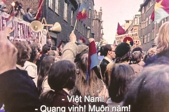 Thụy Điển trao tặng Việt Nam bộ phim tài liệu về ngày 30/4/1975