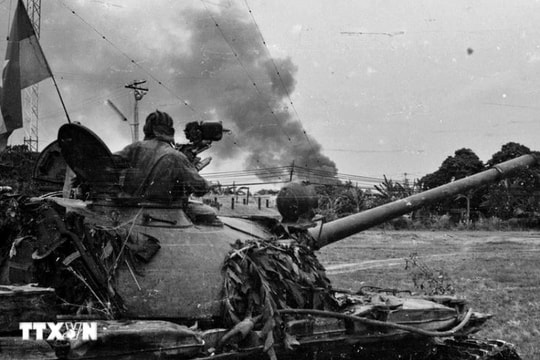 [Video] Ngày 26/4/1975: Cả miền Nam rực lửa tiến công