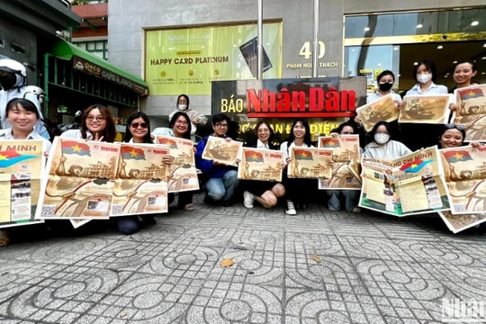 In thêm phụ san đặc biệt báo Nhân Dân tặng đồng bào miền Nam