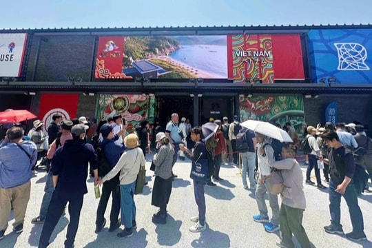 Hơn 5.000 khách quốc tế tham quan Nhà triển lãm Việt Nam tại EXPO 2025 tại Nhật Bản cùng chung vui kỷ niệm Ngày 30/4
