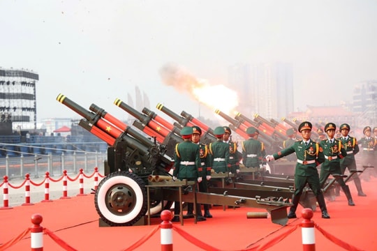 Video cận cảnh 21 loạt đại bác mừng đại lễ 30/4