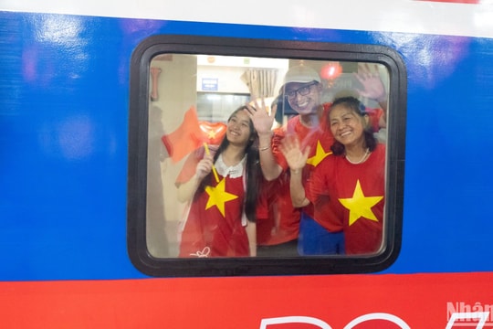 Đoàn tàu Thống nhất - hành trình nối dài ký ức 50 năm non sông liền một dải