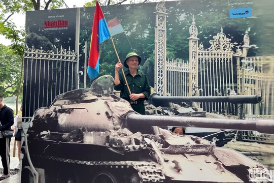 Một tờ báo, một triển lãm và âm vang từ quá khứ đến hiện tại