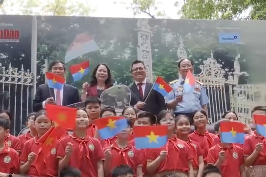 [Video] Đợt thông tin đặc biệt của Báo Nhân Dân mừng 50 năm Giải phóng miền nam, thống nhất đất nước: Những ấn tượng còn mãi