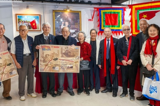 [Ảnh] Kiều bào tại Pháp và hành trình của lòng yêu nước