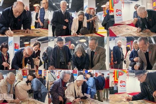 [Ảnh] Kiều bào tại Pháp ôn lại lịch sử qua phụ san đặc biệt kỷ niệm 50 năm thống nhất đất nước